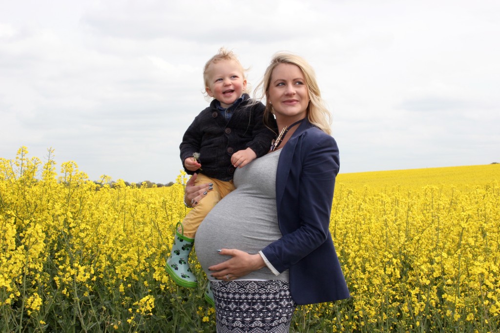 DIY Maternity photos. Lara Joanna Jarvis
