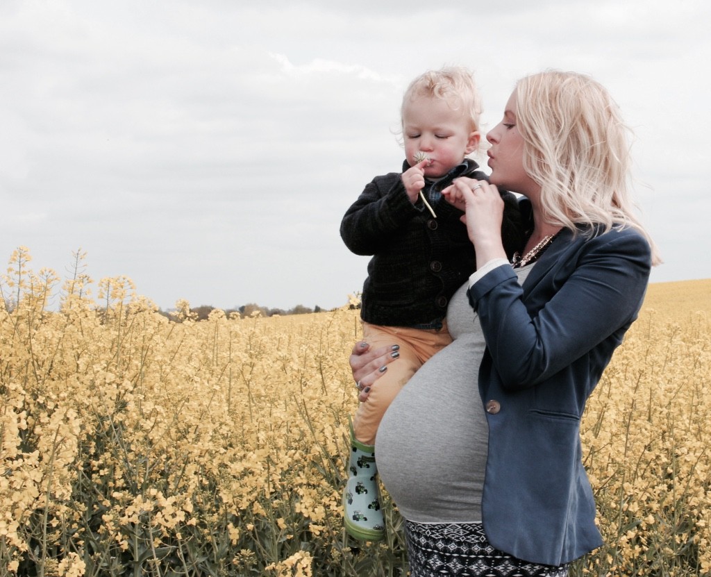 DIY Maternity photos. Lara Joanna Jarvis