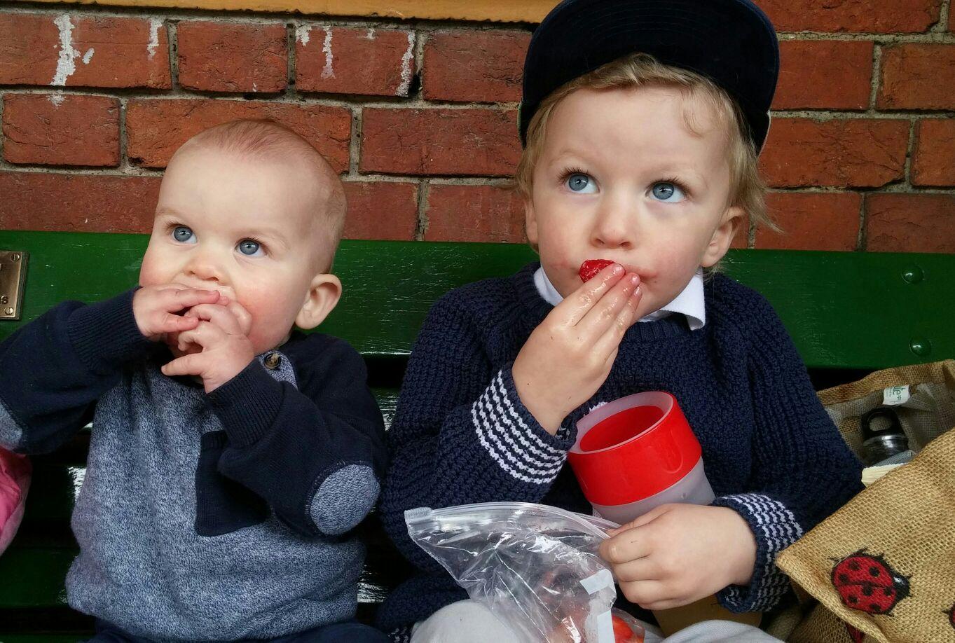 Siblings born on the same day Lara Joanna Jarvis