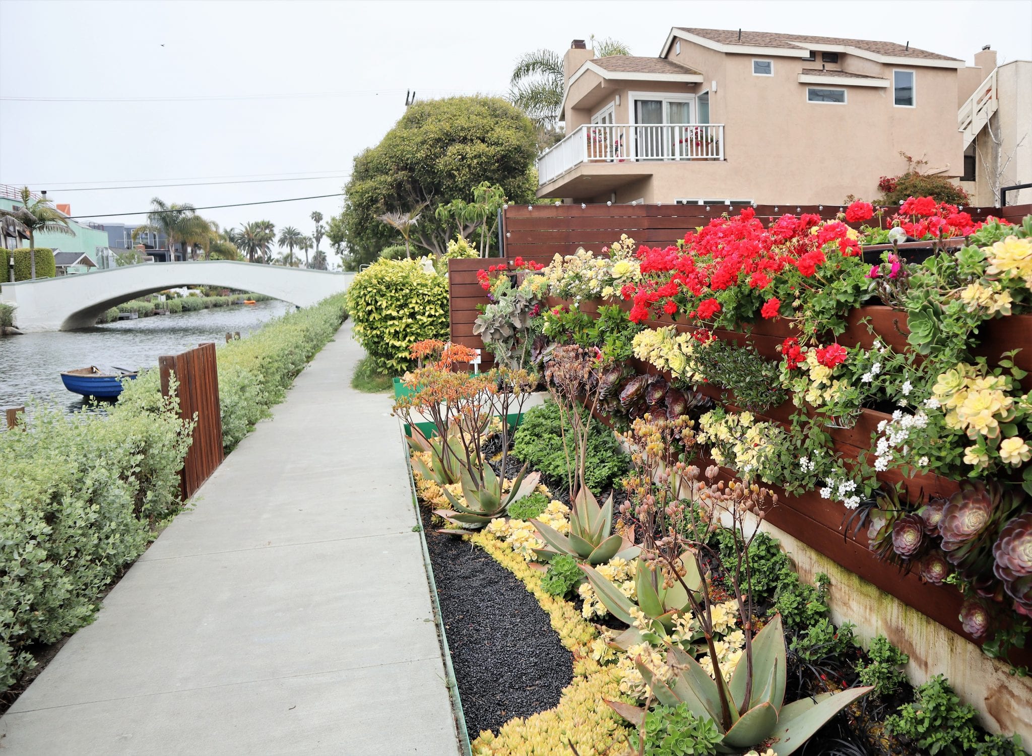 Getting Lost In The Venice Canals | California Travel Guide Lara Joanna Jarvis