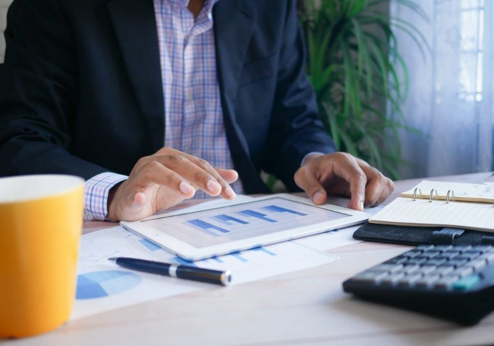 Financial Resolutions : How to Stick to a No Buy Year and Save Money. Lara Joanna Jarvis Financial Resolutions : How to Stick to a No Buy Year and Save Money. Lara Joanna Jarvis