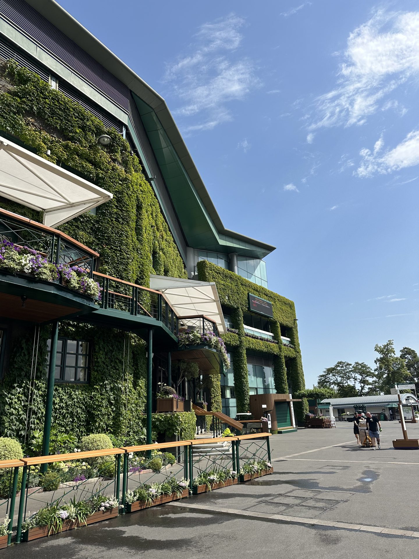 Your First Time at Wimbledon: Everything You Need to Know (Tickets, Tips and What to Expect) Lara Joanna Jarvis Your First Time at Wimbledon: Everything You Need to Know (Tickets, Tips and What to Expect) Lara Joanna Jarvis