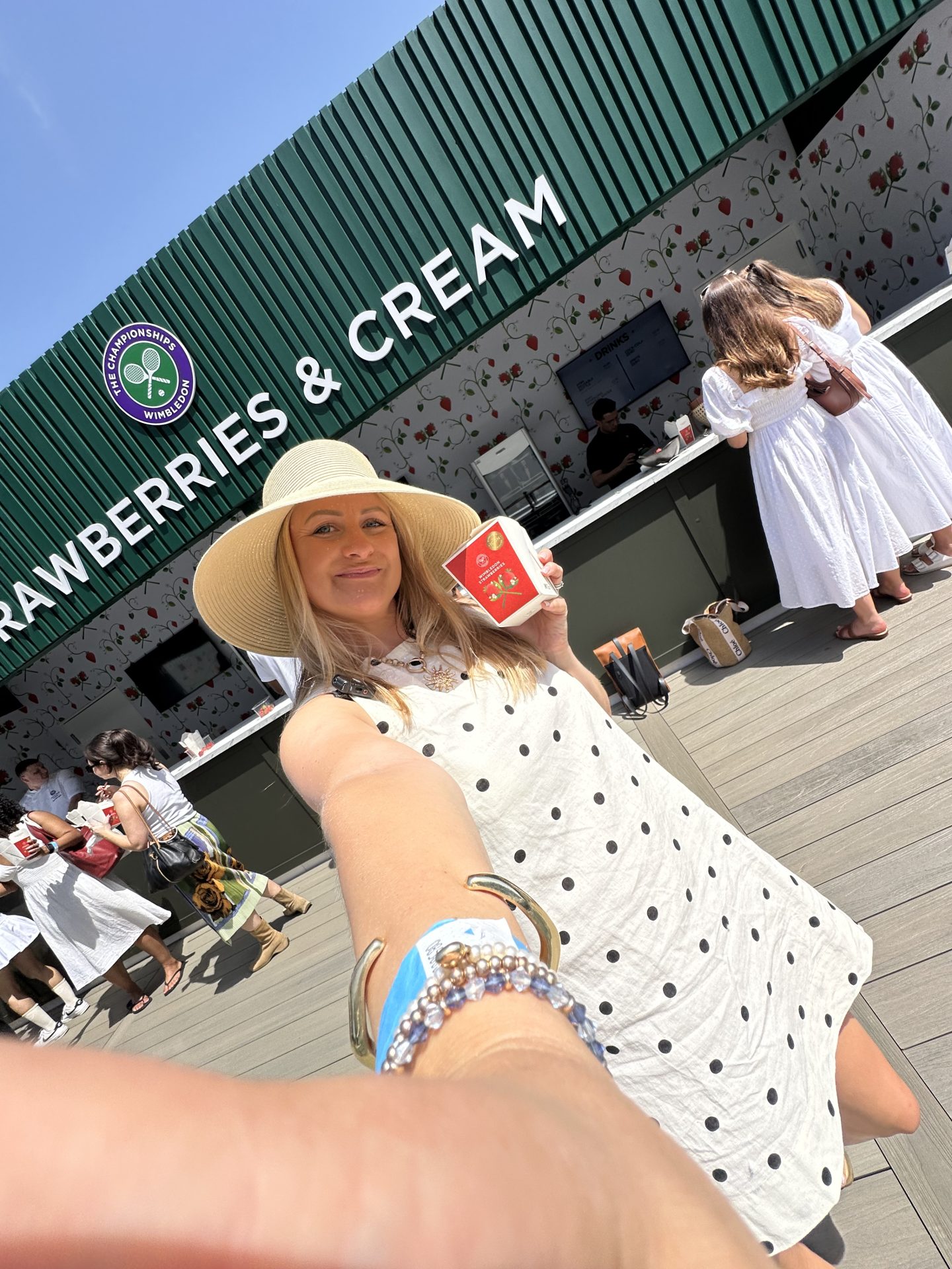 Your First Time at Wimbledon: Everything You Need to Know (Tickets, Tips and What to Expect) Lara Joanna Jarvis Your First Time at Wimbledon: Everything You Need to Know (Tickets, Tips and What to Expect) Lara Joanna Jarvis